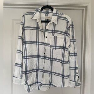 Universal Thread Women’s Plaid Flannel Button Down Shirt | White & Blue | Medium